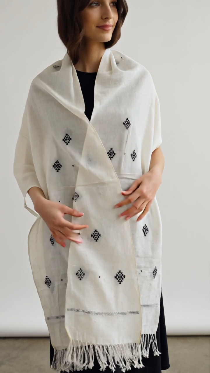 Soofkala Handwoven Stole – Elegant, Lightweight & Artisanal - Image 2